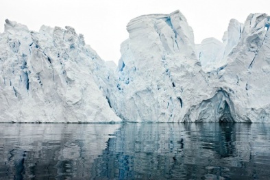 Hình ảnh sống động về dòng sông băng giá đang tan chảy